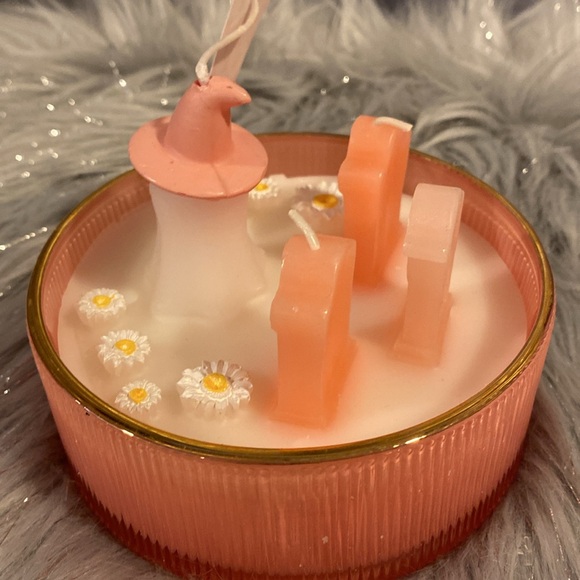 BNWT CUPCAKES & CASHMERE Pink Floral Ghost Viral Halloween Candle - Picture 3 of 5